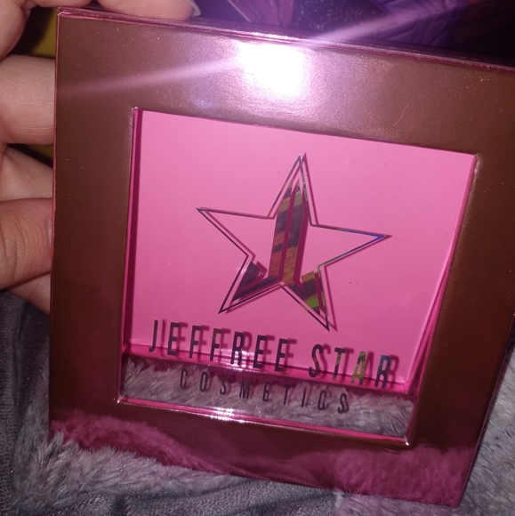 Jeffree Star Magnetic Pallet - Picture 3 of 3